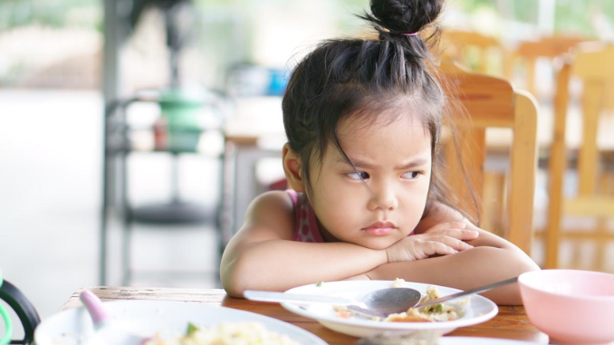 Orang tua seringkali kesulitan untuk memenuhi asupan gizi seimbang pada anak small eater. Baca di sini cara anak small eater tetap dapat gizi seimbang.